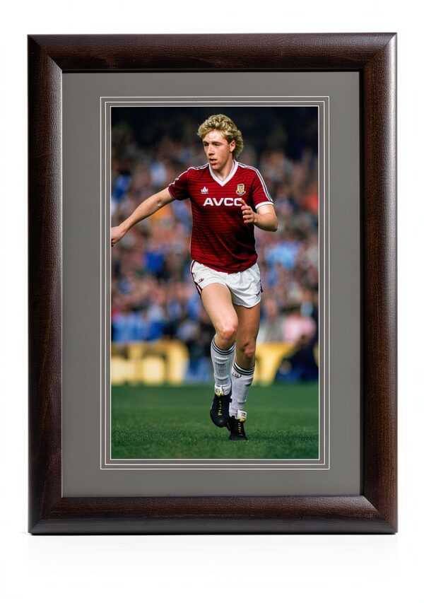 Fotografia firmata a mano Frank McAvennie WHU Legend 12x20 AFTAL COA-0